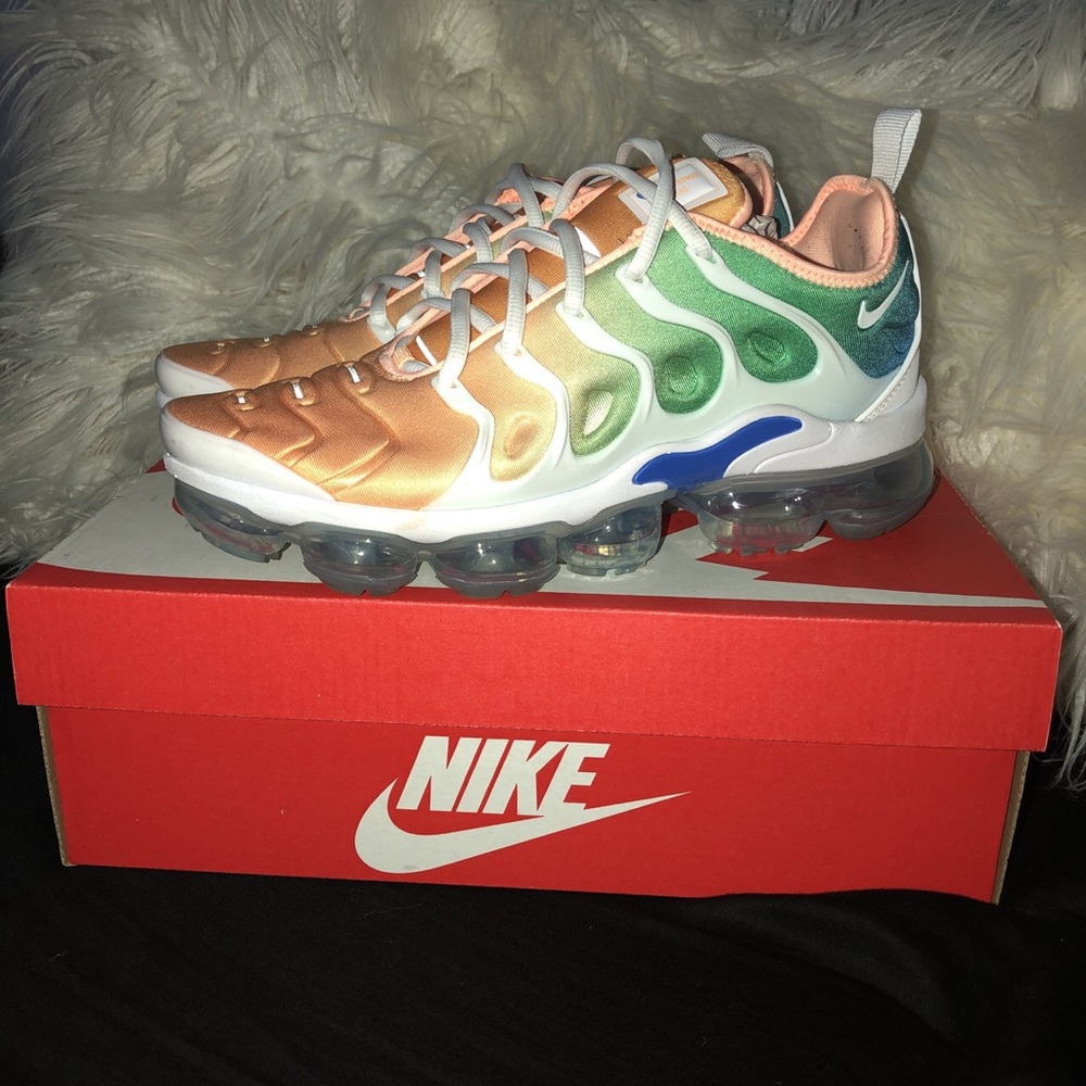 Vapormax plus - Picture 2 of 4